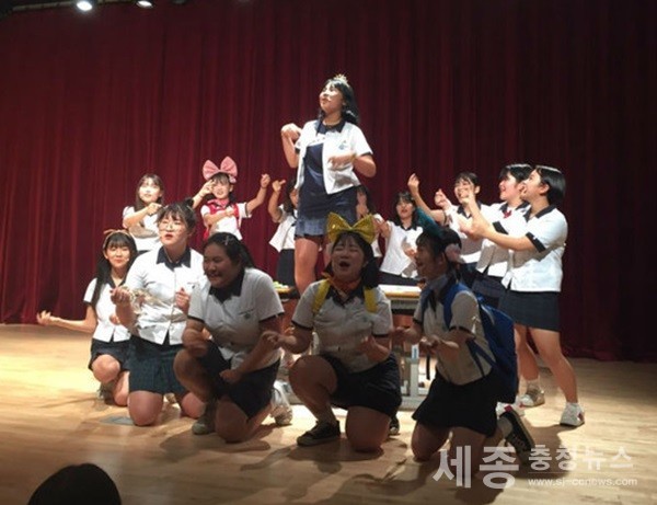 ​논산여자중학교가 뮤지컬 공연을 선보이고 있다.논산여자중학교가 뮤지컬 공연을 선보이고 있다.​