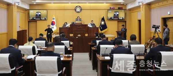 (사진제공=서산시의회)25일 서산시의회는 제1차 본회의를 열고 제247회 제2차 정례회를 개회했다.