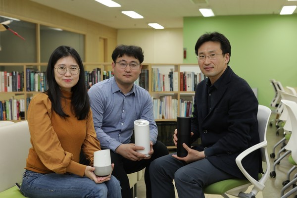 사진 1. (왼쪽부터) 차나래 제1저자(KAIST), 김아욱 교수(강원대학교), 이의진 교수(KAIST)