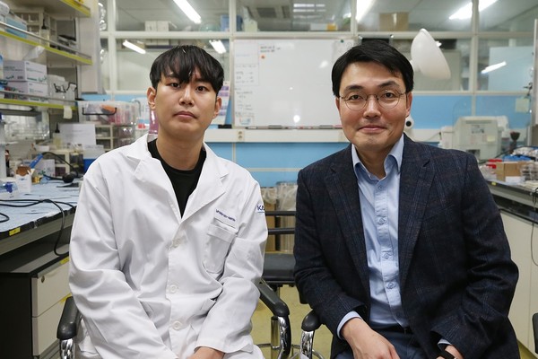 (왼쪽부터) KAIST 박건형 박사과정, 윤동기 교수