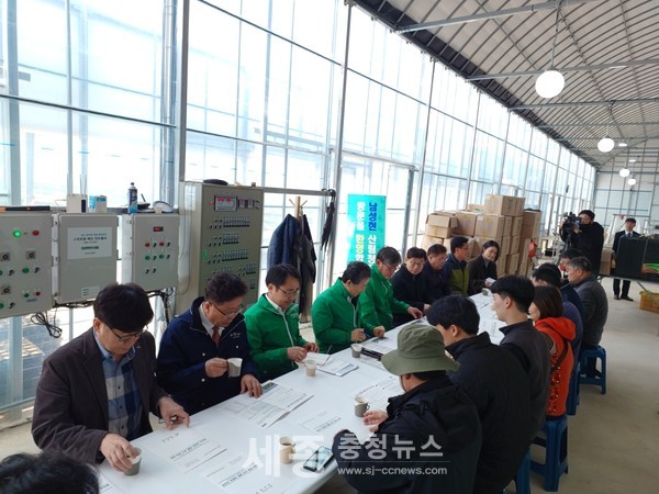 남성현 산림청장 금산군 야생화 재배임가 방문 모습